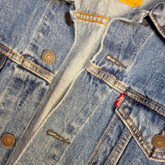 Men's Levi Brand Denim Jacket - Picture 2 of 3